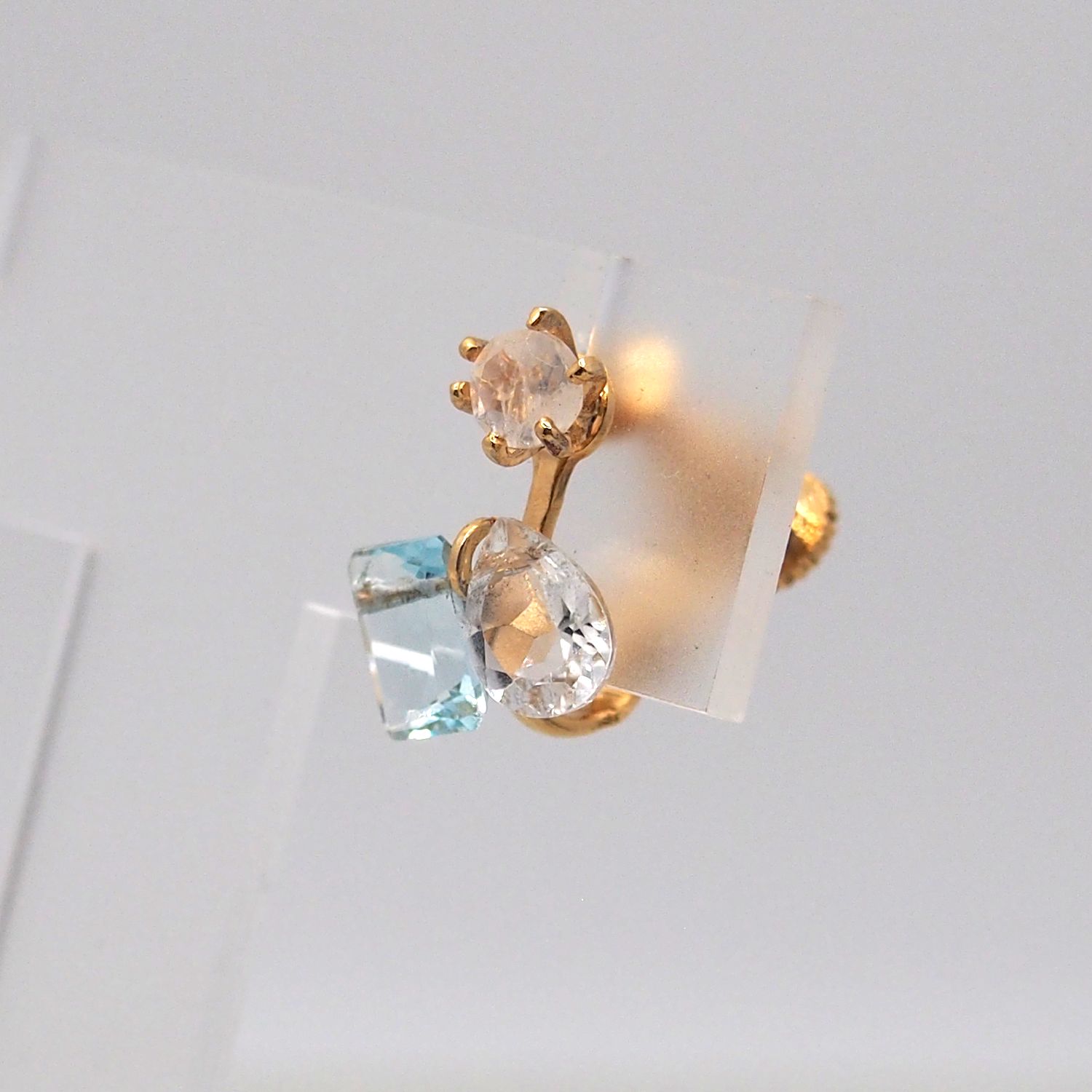 3粒イヤリング Blue topaz 片耳売り (single)