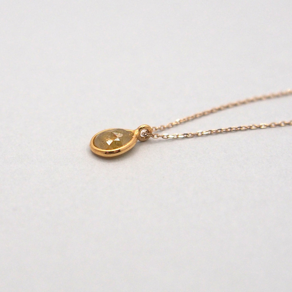 K18 Diamond drop Necklace (Yellow gold)