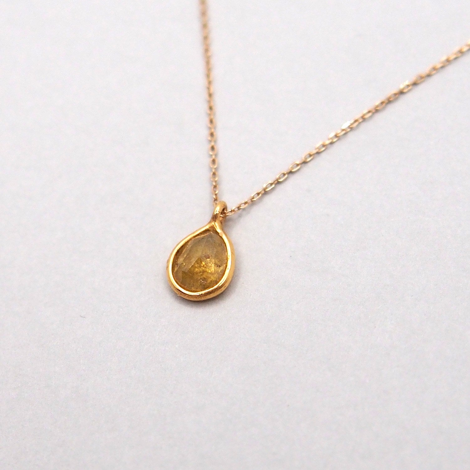 K18 Diamond drop Necklace (Yellow gold)