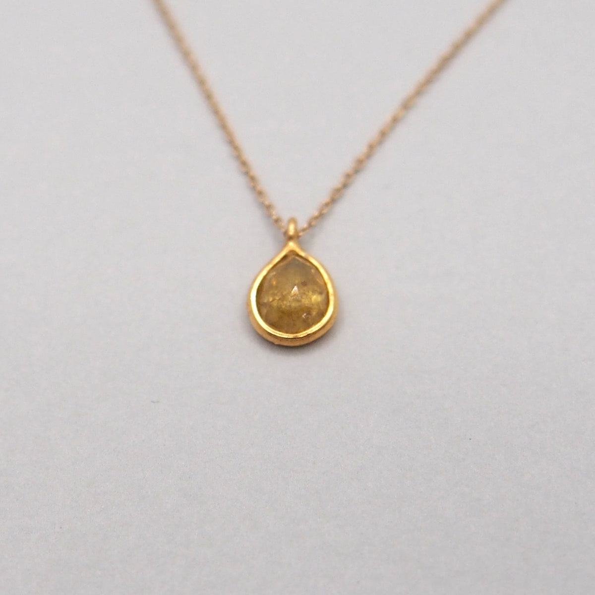 K18 Diamond drop Necklace (Yellow gold)