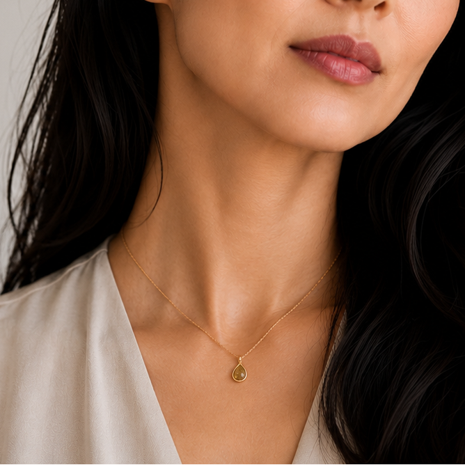 K18 Diamond drop Necklace (Yellow gold)