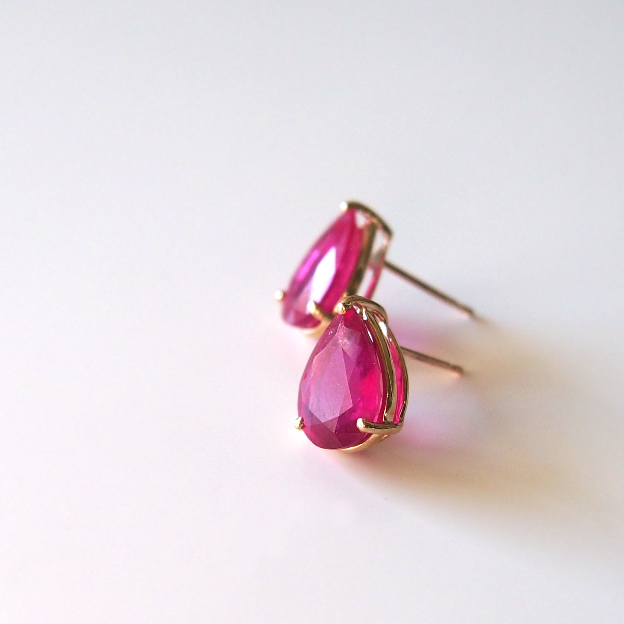The r Drop ピアス - Ruby -  Pair