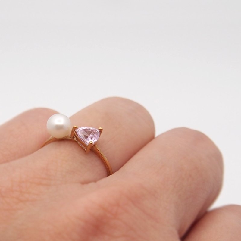 Trilliant Cut × Pearl  Ring