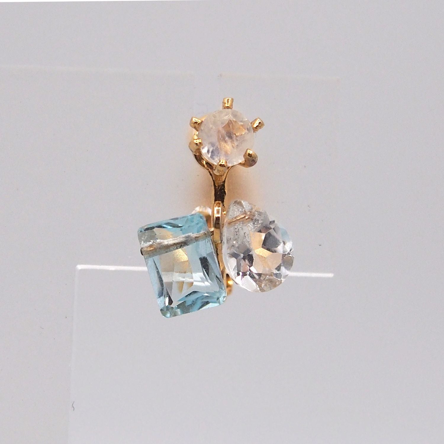 3粒イヤリング　Blue topaz 片耳売り （single）