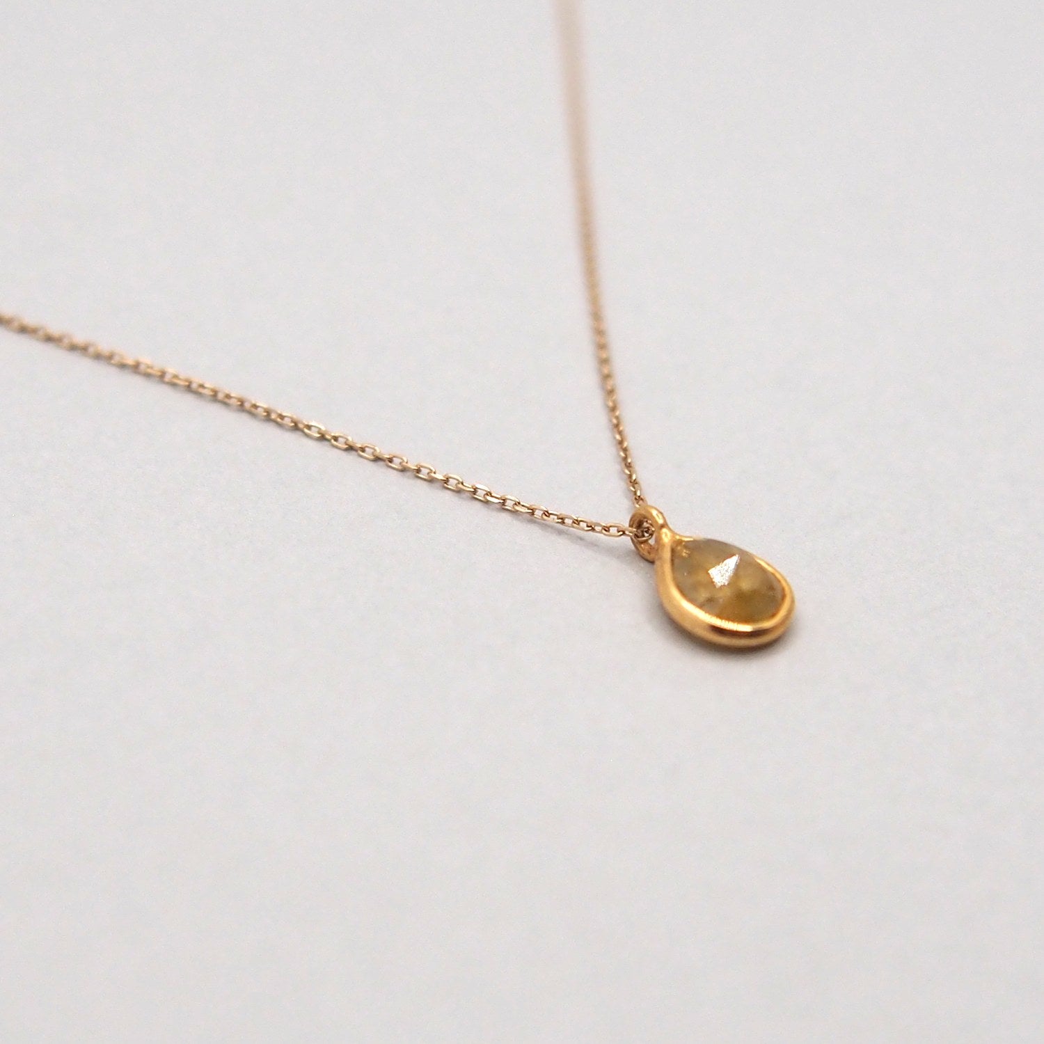 K18 Diamond drop Necklace (Yellow gold)