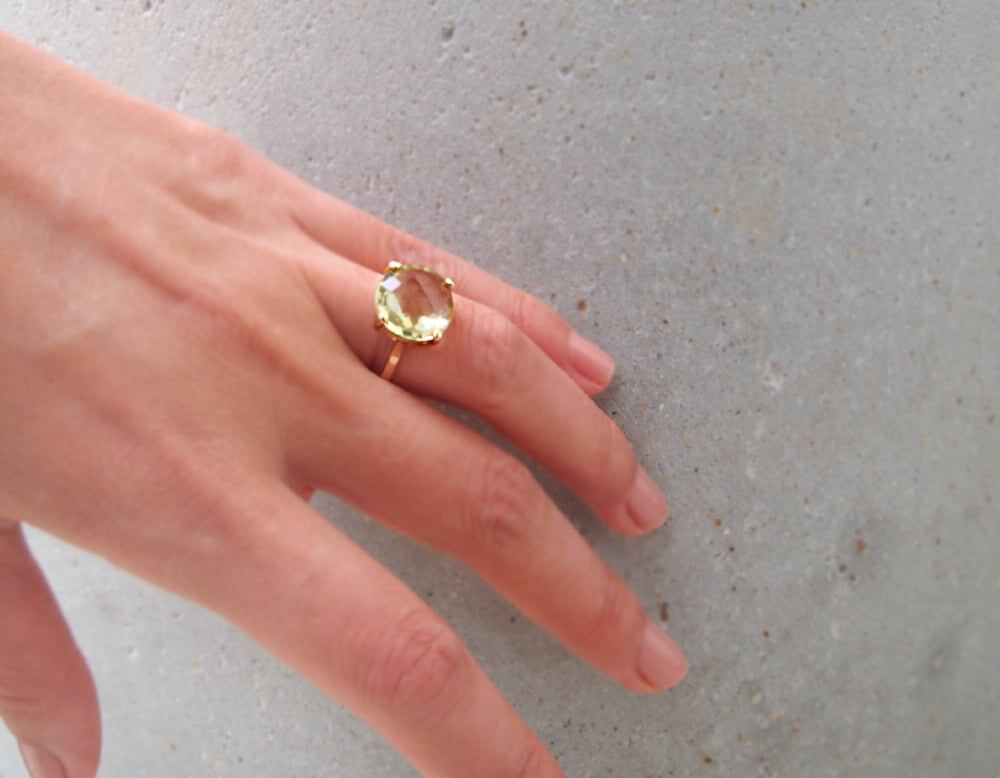 The round Ring - Quartz